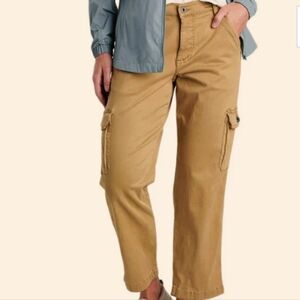 1325 NWT Women's Kultivatr Kargo Crop Sz 8 Color Honey